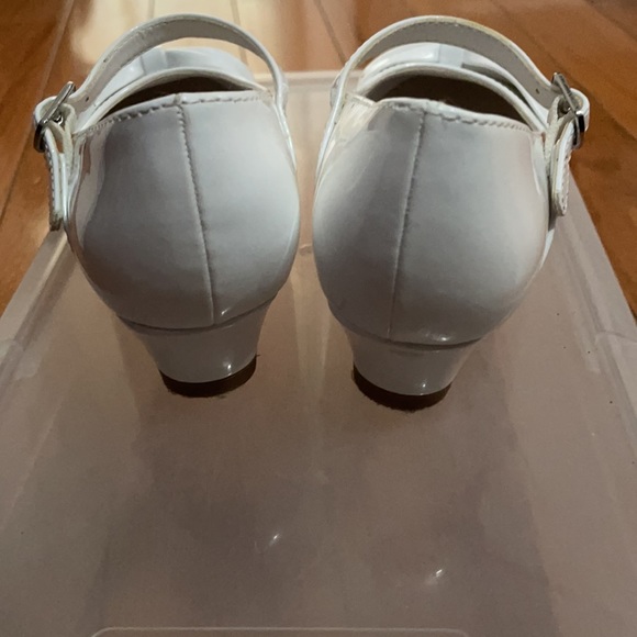 Girls Low Heel Shoes- White SZ 12 - Picture 4 of 9